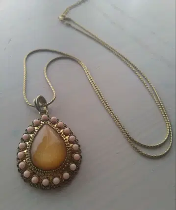 장식적인 펜던트 목걸이