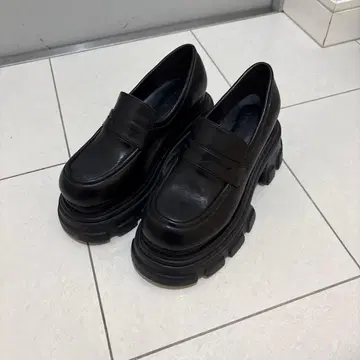 emoda 탱크 밑창 벌키 로퍼 블랙