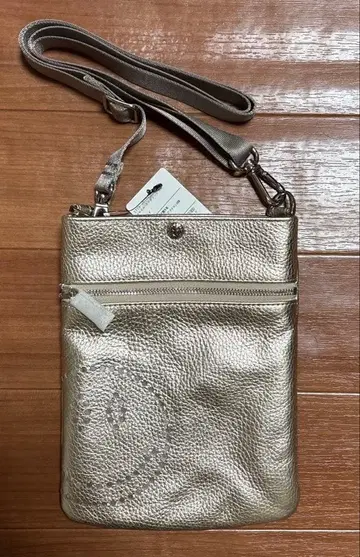 SALON DE ALFURD 골드 가죽 숄더백