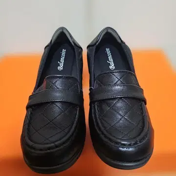 [ 미사용 ] 블랑코와르 양가죽 초경량 로퍼 펌프스 일본제 블랙 블랙