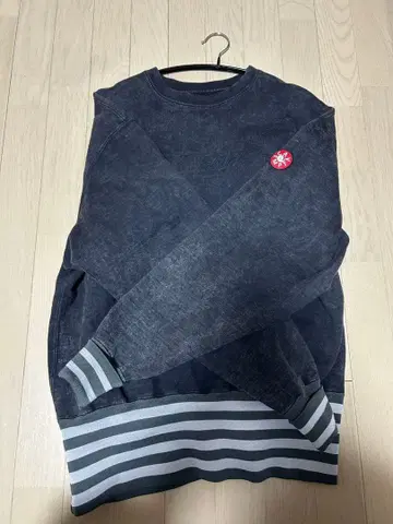 다크 그레이 스트라이프 밑단 맨투맨