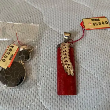 빨간색 돌의 실버 펜던트 5040엔