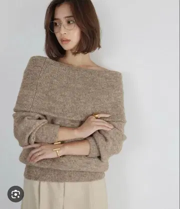 미사용 새상품 ELFRANK 오프숄더 베이지 니트 스웨터 FREE