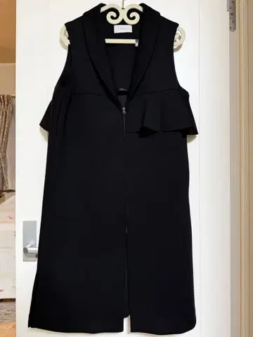 [ 무료배송 ] Herencia 슬리브리스 원피스