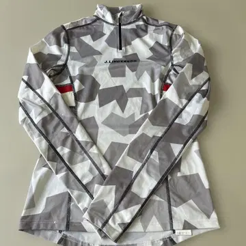 J.LINDEBERG 카모플라쥬 패턴 하이넥 긴팔