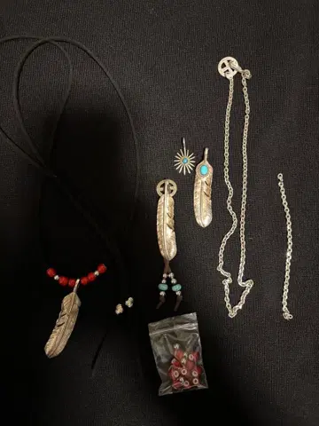 페더 목걸이 세트 고로쿠로