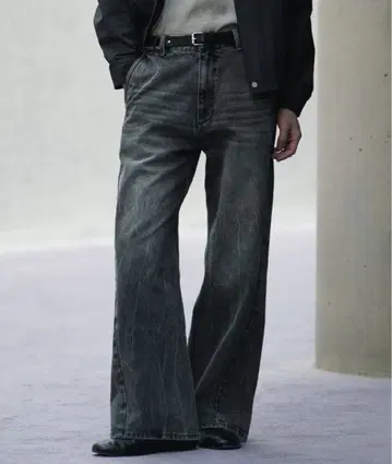 CURVED FLARE DENIM SLACKS