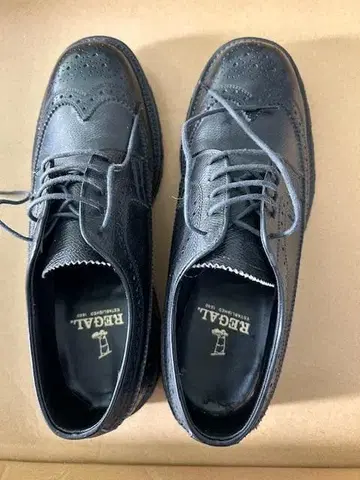 REGAL 블랙 가죽 윙팁 엠보 가죽