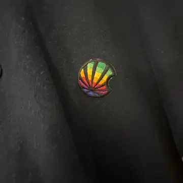 BLACK SMOKER 컬러풀 쉘 로고 후드 부착 맨투맨