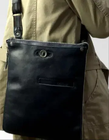 doubles 숄더백 블랙 A4 대응 블랙 소가죽 가죽