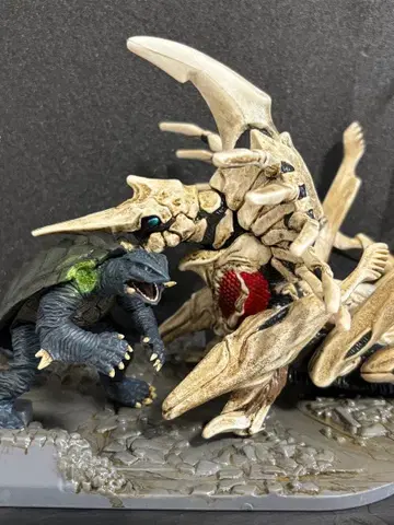 가메라&레기온 피규어 재도색