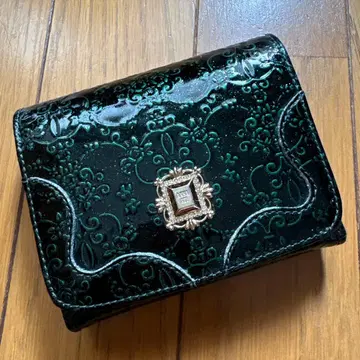 안나수이 그린 엠보싱 가공 이단 접이식 지갑
