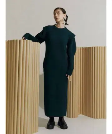 UN3D. 파워 숄더 니트 원피스 M 사이즈