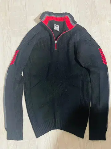 하이넥 지퍼 스웨터 블랙 jelly hansen