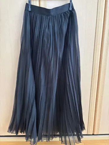 유나이티드 애로우즈 블랙 플리츠 스커트