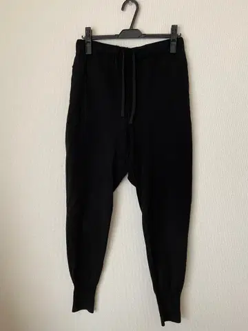 AK+1 테이퍼드 스웨트 팬츠 블랙