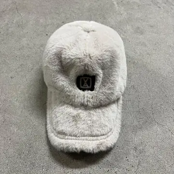 VARZAR VA 스퀘어 퍼 볼 CAP 로고 캡 화이트