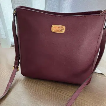 MICHAEL KORS 버건디 숄더백