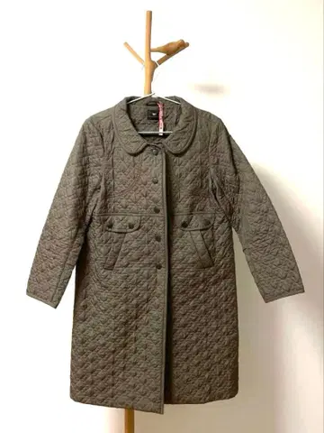 ANYA HINDMARCH 아냐 힌드마치 카키 퀼팅 코트