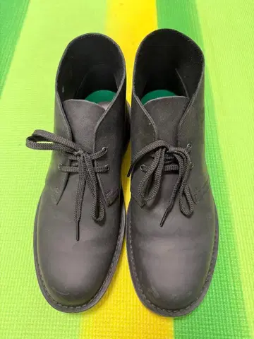 Clarks 블랙 가죽 처카 부츠