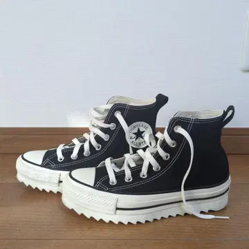 Converse 블랙 샤크 밑창 스니커즈