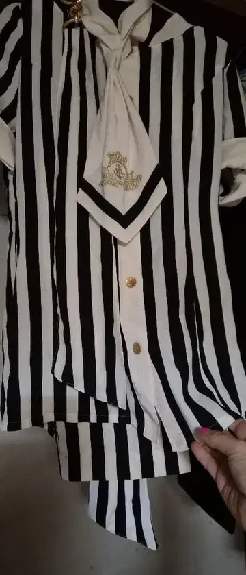 안드레 루치아노 화이트 블랙 스트라이프 수트