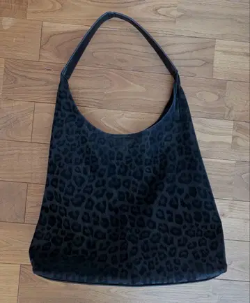 레오파드 무늬 블랙 토트백