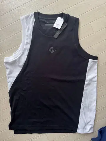 크로노스 탱크탑 블랙/화이트 택 포함 새상품 L 사이즈