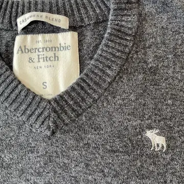 캐시미어 블렌드 Abercrombie & Fitch V넥 스웨터