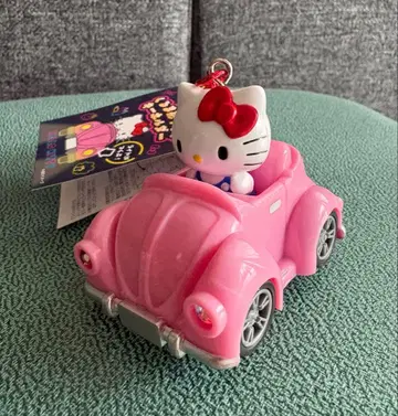 산리오 헬로키티 자동차 모양 라이트 키링