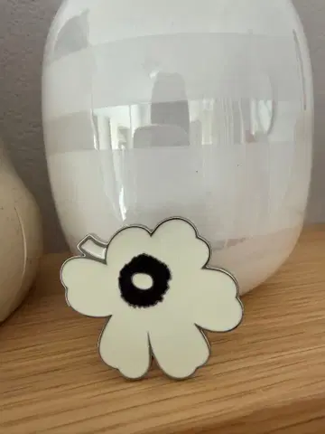 미사용 새상품! 마리메꼬 핀배지 우니코 화이트 marimekko