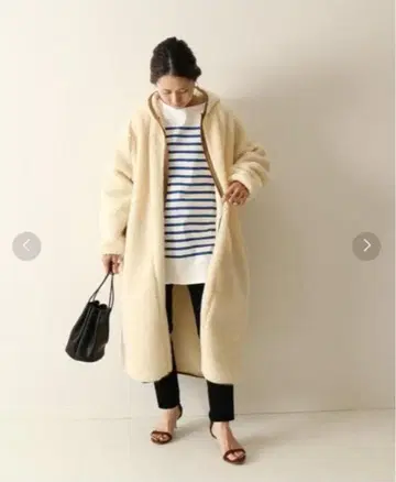 아이보리 후드 부착 보아 롱 코트