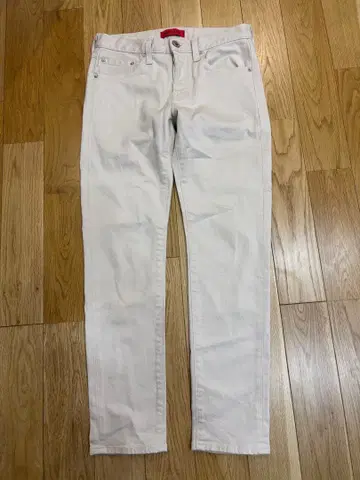 레드카드 EDIFICE 별주 Rhythm 28 화이트 계열 청바지 데님