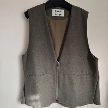 cyan 플라넬 지퍼 플레어 베스트 브라운