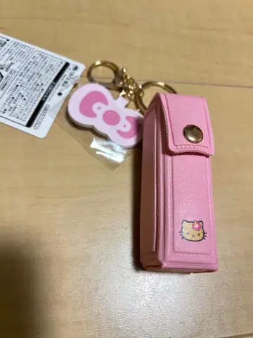 헬로키티 키링 포함 케이스 핑크