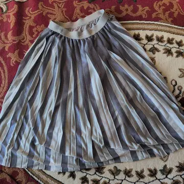 NEMIKA 플리츠 스커트 그레이와 옅은 그레이 라메 믹스 사이즈 5