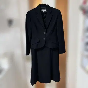 예복 상복 블랙 포멀 자켓과 원피스 9호 무릎 기장