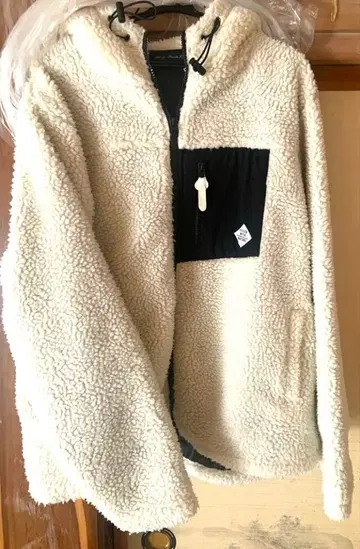 플리스 자켓 화이트 후드 부착