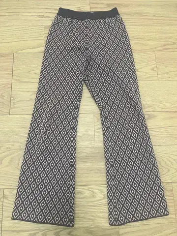 다이아몬드 패턴 플레어 팬츠