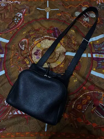 마더하우스 소라M 블랙 가죽 숄더백