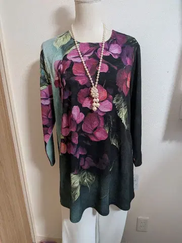 새상품 레오나르풍 블랙에 핑크와 그린의 꽃무늬 긴팔 튜닉 큰 사이즈