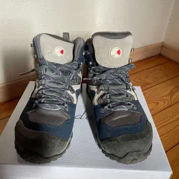 캐러밴 트레킹 슈즈 23.0cm