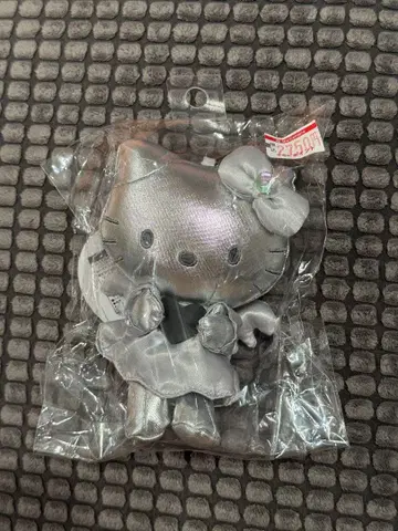 미개봉 새상품 헬로키티 블랙 엔젤 인조 가죽 마스코트 참 실버