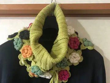 꽃 모티브 머플러