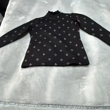 DWD 꽃무늬 프린트 긴팔 상의