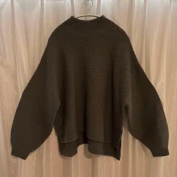 볼륨 소매 하이넥 오버 사이즈 니트 모스그린