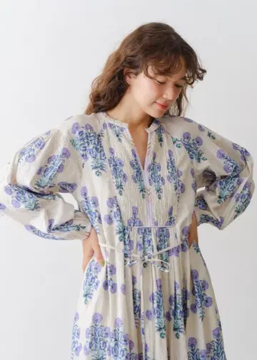 누키테파 코튼 자카드 마리 골드 셔링 드레스 원피스