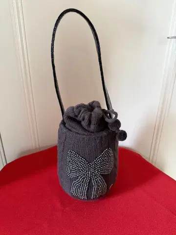 아우스오브안리 리본 비쥬 니트 카고백