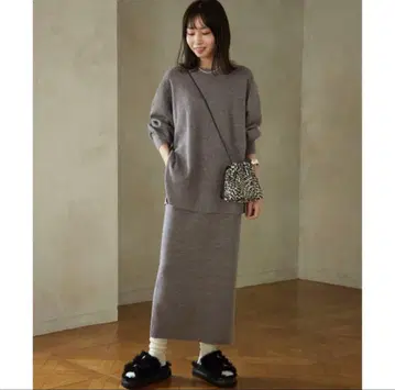 슬로브 이에나 울 스무스 풀오버 & 울 니트 스커트 셋업