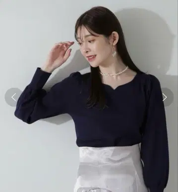 새상품급 프로포션 바디 드레싱 하트컷 총침 니트 네이비 S